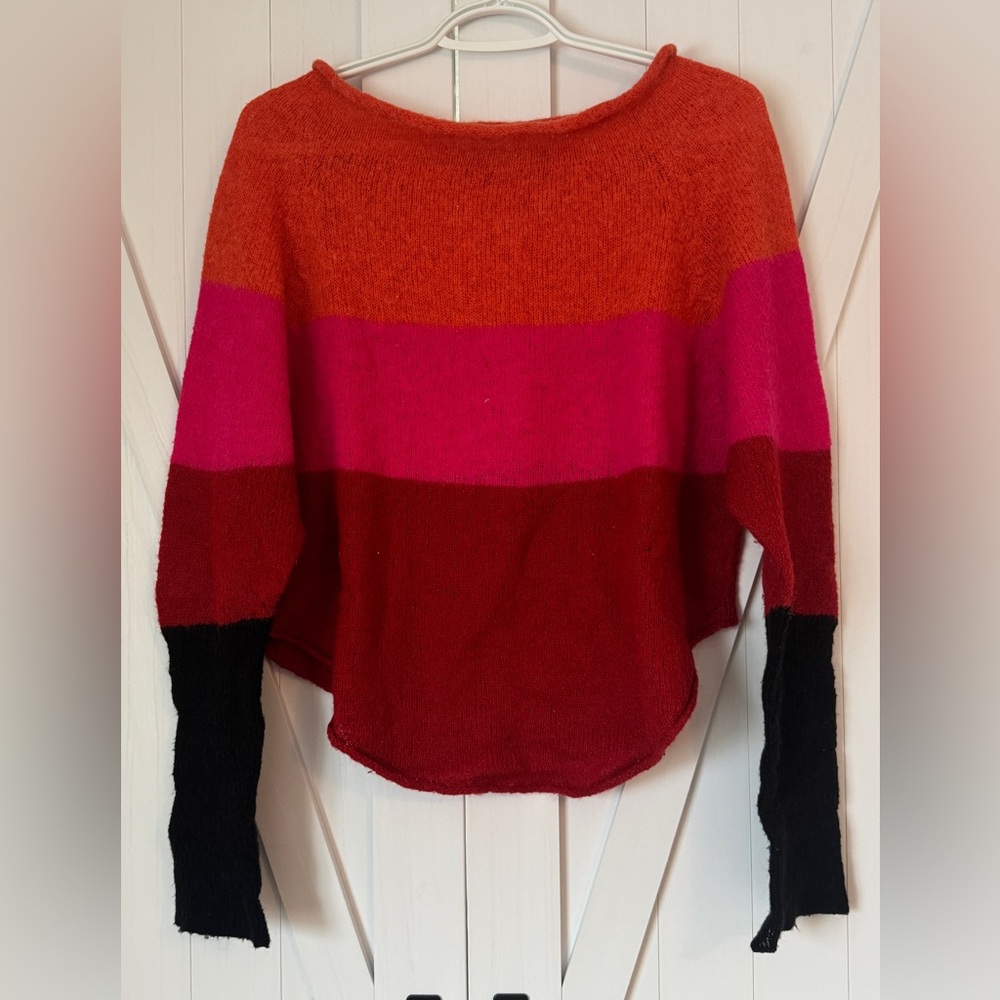 La Embajada sweater